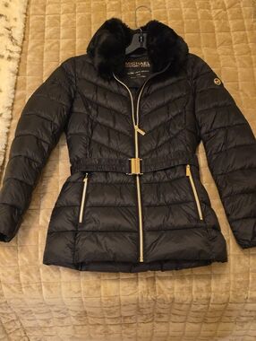MICHAEL Michael Kors Black Quilted Puffer Jacket with Faux Fur Collar